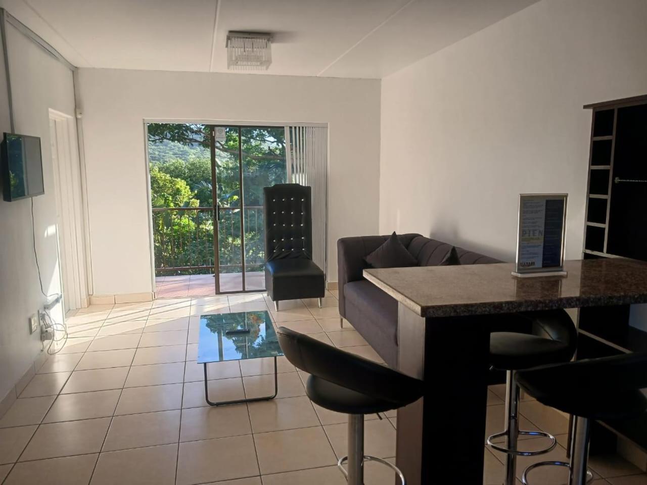 Seabreeze Modern Sleeps Up To 4 People Durban